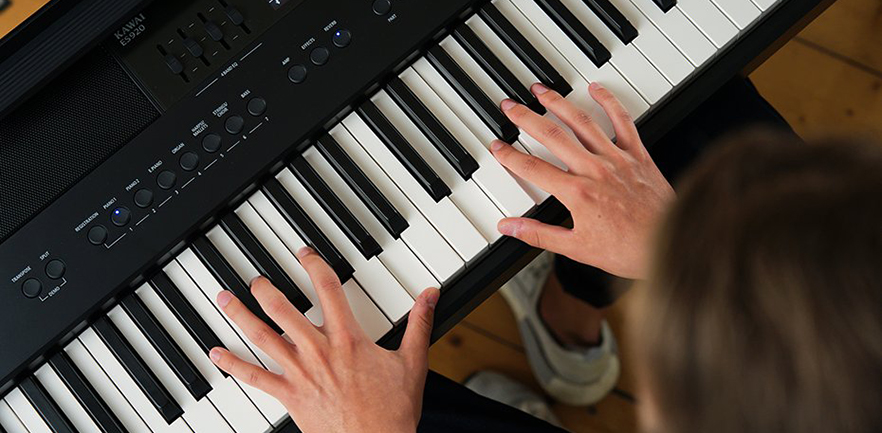 Suomalainen jälleenmyyjä Oktava Musik auttaa löytämään oikean urun tai pianon